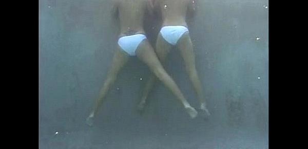  Sandy Knight and Daisy Duxx play with a Double Header Underwater!